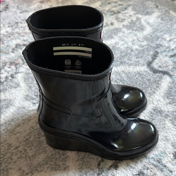 Hunter Original Refined Mid Wedge Boot in Black - Picture 2 of 10